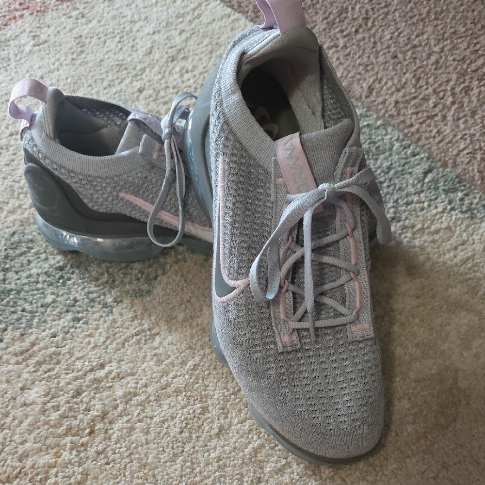 Nike Air Vapormax Women's Athletic Sneakers in Light Gray with Soft Pink Accents